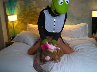 GIbbyTheClown - Ms. Piggy fucks Kermit The Clown - Clowns-2