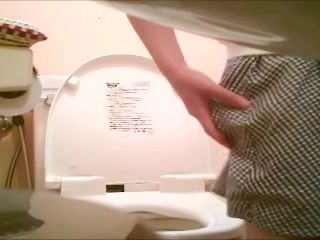 Porn online private school toilet – 15286445-1