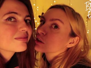 Kissing lesbians asmr close up and tong sucking(porn)-1