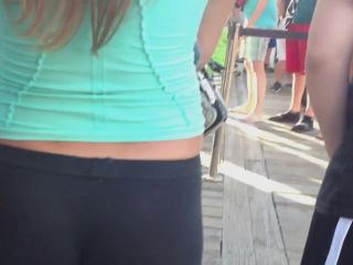 Hot ass in tights singled out in crowd-2
