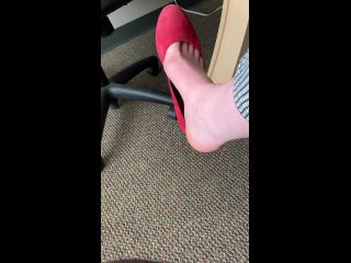 Freckled Feet06-03-2020 - $ALL Meetings are SO BORING $1015-4