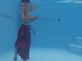 Tiny skinny pornstar hermione ganger in the pool - 324902 385-7