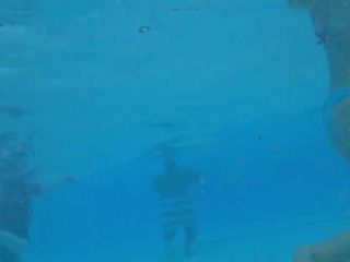 Underwater video of hairy ass crack in bikini-1