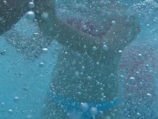 Underwater video of hairy ass crack in bikini-9