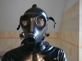 Sarka Israeli gas mask and in full latex-1