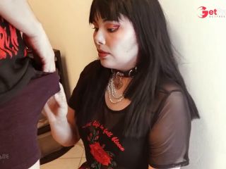 [GetFreeDays.com] Goth Girl Showing her Mouth Skills to Daddy Sex Video July 2023-0