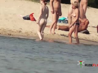 Algunas fotos en la playa nudista de  Barcelona.-2