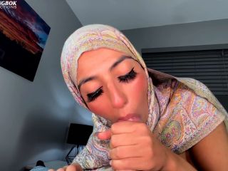 Hijabi Aaliyah Shows Off Her Lingerie And Gets A Massive Facial-2