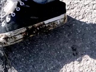 PASSEGGIATA AI PIEDI DELLA PADRONA / SCARPE SPORCHE / PADRONA CLAUDIA-1