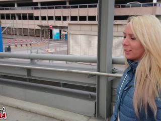 Anna Massina - Mitten im Flughafen gefickt-9