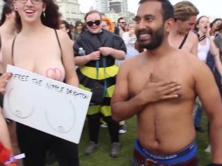 Free_The_Nipple_-_Feminists_Attack-3