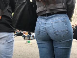 Noticeable ass clenching in tight jeans-4
