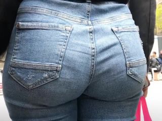Noticeable ass clenching in tight jeans-8