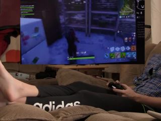 White girls feet | foot tease pov | gamer girl plays fortnite! barefoot joi-5