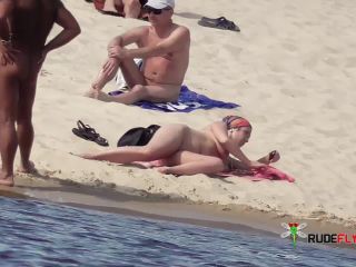 I am making my husband cum at the nude plage-2