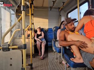 [GetFreeDays.com] MULHER CASADA DAR MOLE PRA UM CARA ESTRANHO DENTRO DO ONIBUS E TERMINA TRANZANDO COM ELE Adult Video March 2023-9