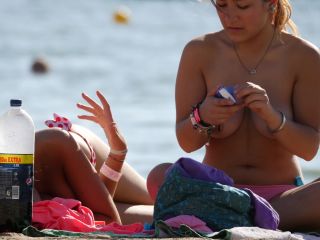 BeachJerk busty-friends-2 4k-7