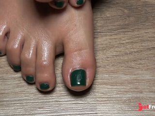 [GetFreeDays.com] A close up view of my toes finger green nails. Useful to live your fetish Porn Stream January 2023-2