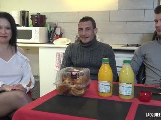 Jacquieetmicheltv presents Aline nous offre le petit-déjeuner – 03.04.2019 mature -0