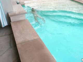 Skinnydipping Blonde Fucks for Bikini – February 10, 2017 | eliza jane | blonde porn -1