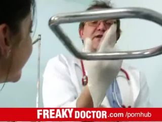 Elder gyno doctor fingering and spreading his patient monika xxx-5