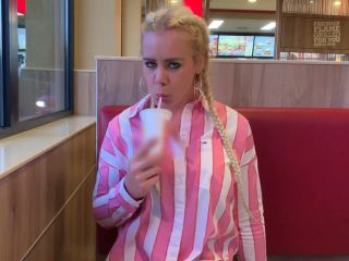 Devil sophie   Mega Public Burger Laden Blowjob unterm Tisch m-0