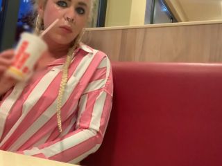 Devil sophie   Mega Public Burger Laden Blowjob unterm Tisch m-8