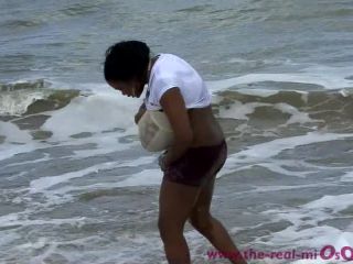 Miosotis – Beach Flashing – Therealmiosotis(Big Tits porn)-0