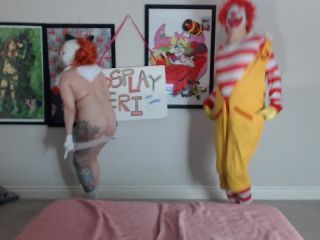 M@nyV1ds - Kosplay_Keri - Pennywise and Ronald McDonald get silly-1
