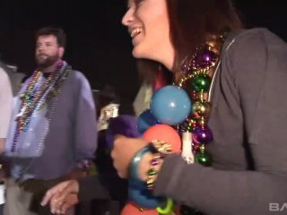 Aria Flashes Her Tits During Mardi Gras Festivities - Group-6