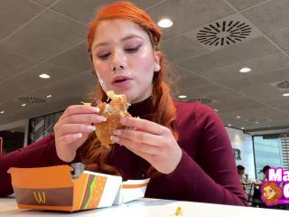 Marina Gold - CUM DRENCHED Teen Eats A Burguer Bukkake - Facial-6