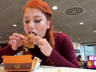 Marina Gold - CUM DRENCHED Teen Eats A Burguer Bukkake - Facial-7