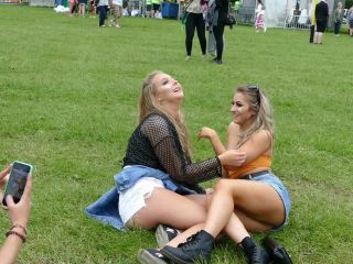 two_friends_drunk_festival-4