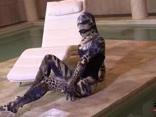 Tyra Moon zentai pool-4