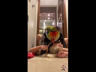 GIbbyTheClown - Bathroom break W/ Lila Lovely - MILF-9