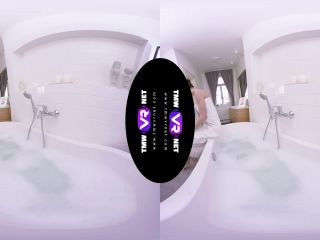 Arwen Gold in The Most Sensual Bath Solo by Arwen Gold in VR on reality -5