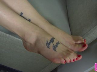 Bikini Brat Missy Teases You with Her Sexy Shoes and Tiny Toes-7