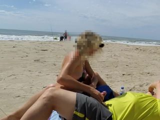 G08441 Real Amateur Public Handjob Risky On The Beach People Walking ...-2