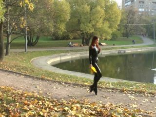 9274 - Sexy Redhead In Latex Catsuit And Balletboots Walking latex -7