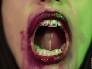 porn video 10 Liv Royale – Grotesque Mouth and Spit Play, primal fetish on femdom porn -8