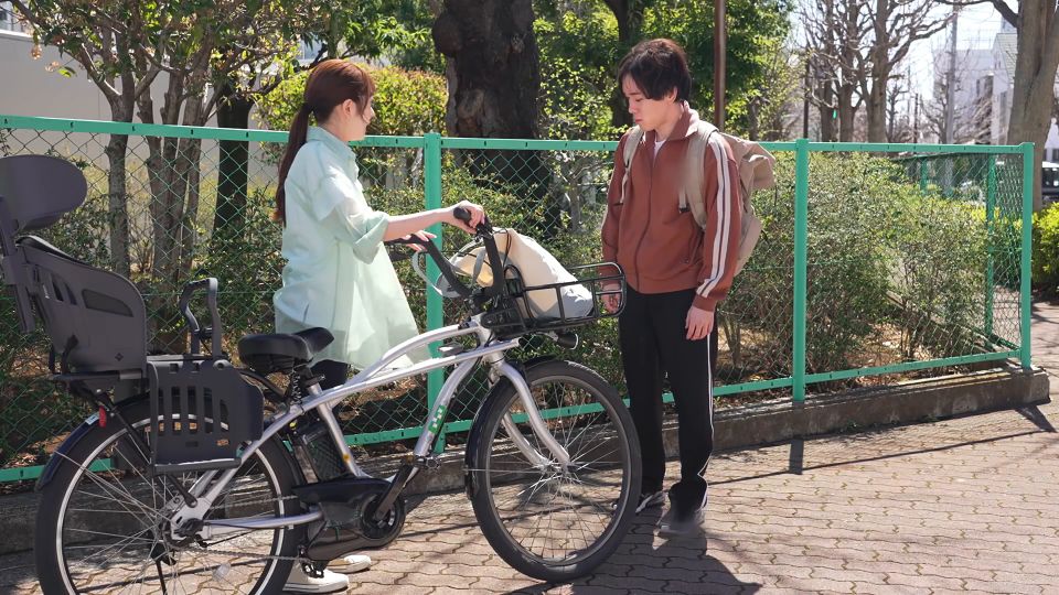 Hours after sending her son to daycare until pick-up... a super lustful bike-riding Mama indulges in affairs with the coach of her eldest son's soccer team. Hikari Aozora ⋆.