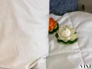 Aidra Fox - In bed with Aidra 071420-2