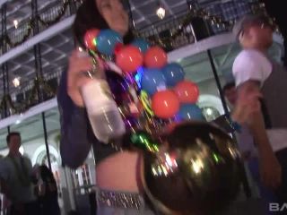 Aria Flashes Her Tits During Mardi Gras Festivities-4