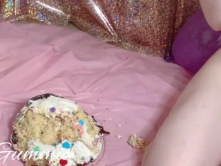 online adult clip 18 GGummii - Birthday Party Cake Sitting  - ggummiibearr - amateur porn young blonde xxx-8