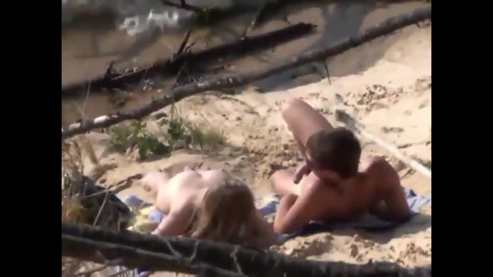 Hard fucking caught on a hidden beach  720