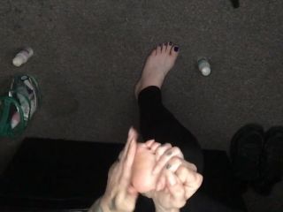 lotioning routine for Tetras feet-2