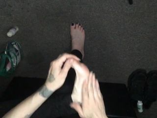 lotioning routine for Tetras feet-5