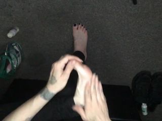 lotioning routine for Tetras feet-6