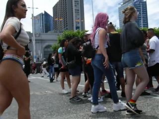 Squishy butt spotted on the pride  parade-3