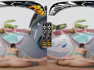 Eva Generosi - Eva Gets Poolside Horny - VirtualPorn, BangBros (UltraHD 4K 2024) New Porn-8